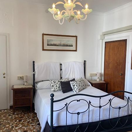 B&B Al Teatro With Canal View Venedig Exterior foto