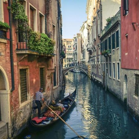 B&B Al Teatro With Canal View Venedig Exterior foto