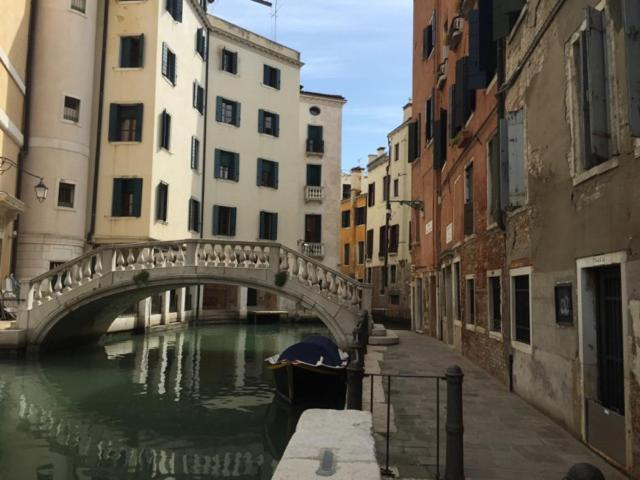 B&B Al Teatro With Canal View Venedig Exterior foto
