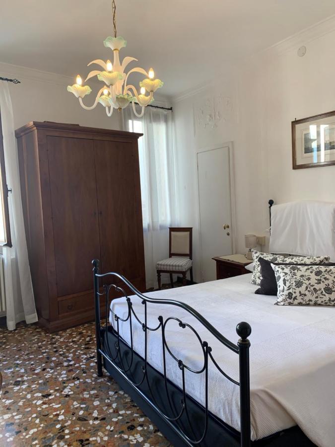 B&B Al Teatro With Canal View Venedig Exterior foto