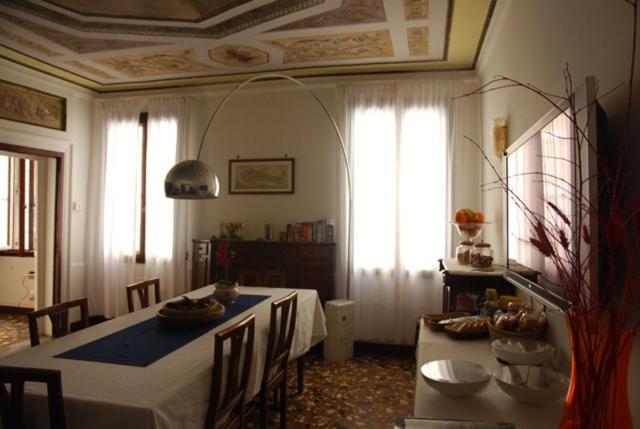 B&B Al Teatro With Canal View Venedig Exterior foto