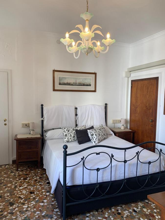 B&B Al Teatro With Canal View Venedig Exterior foto