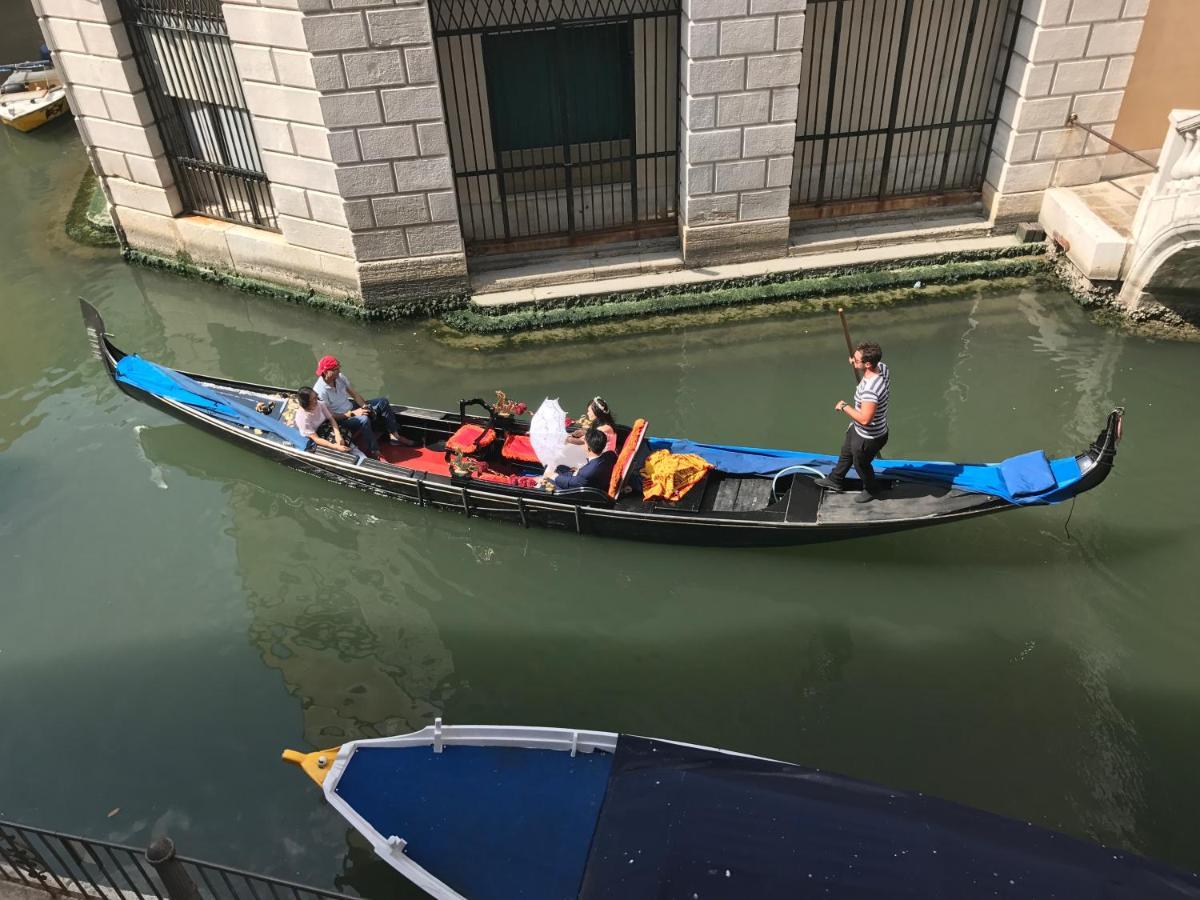 B&B Al Teatro With Canal View Venedig Exterior foto
