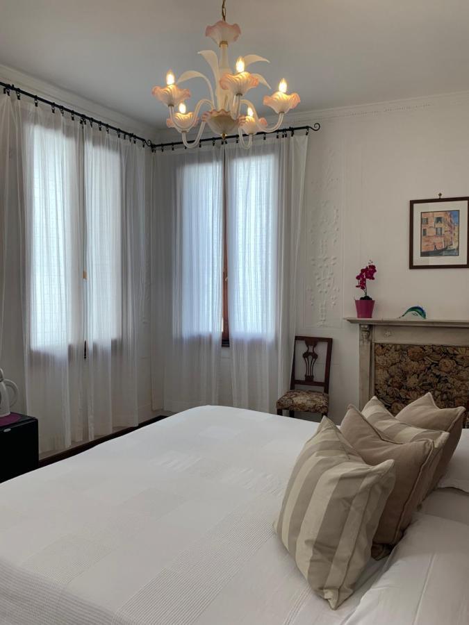 B&B Al Teatro With Canal View Venedig Exterior foto