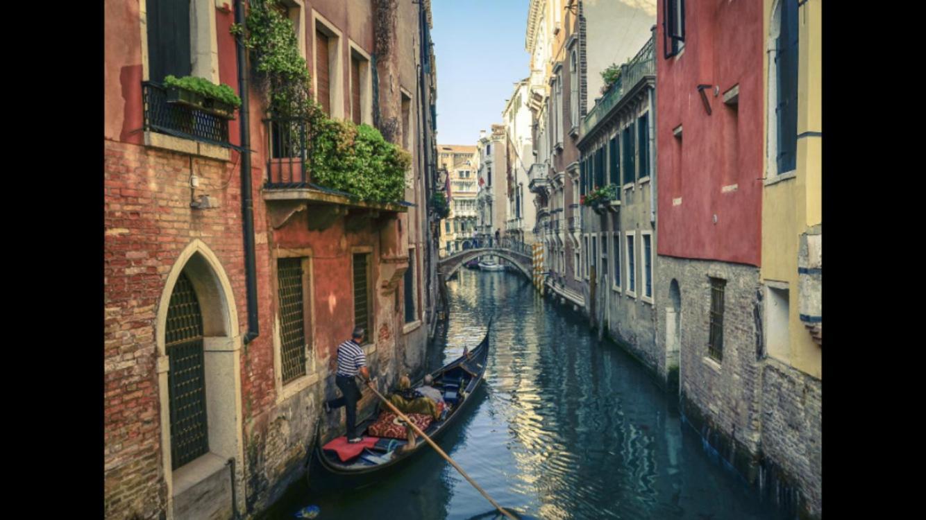 B&B Al Teatro With Canal View Venedig Exterior foto